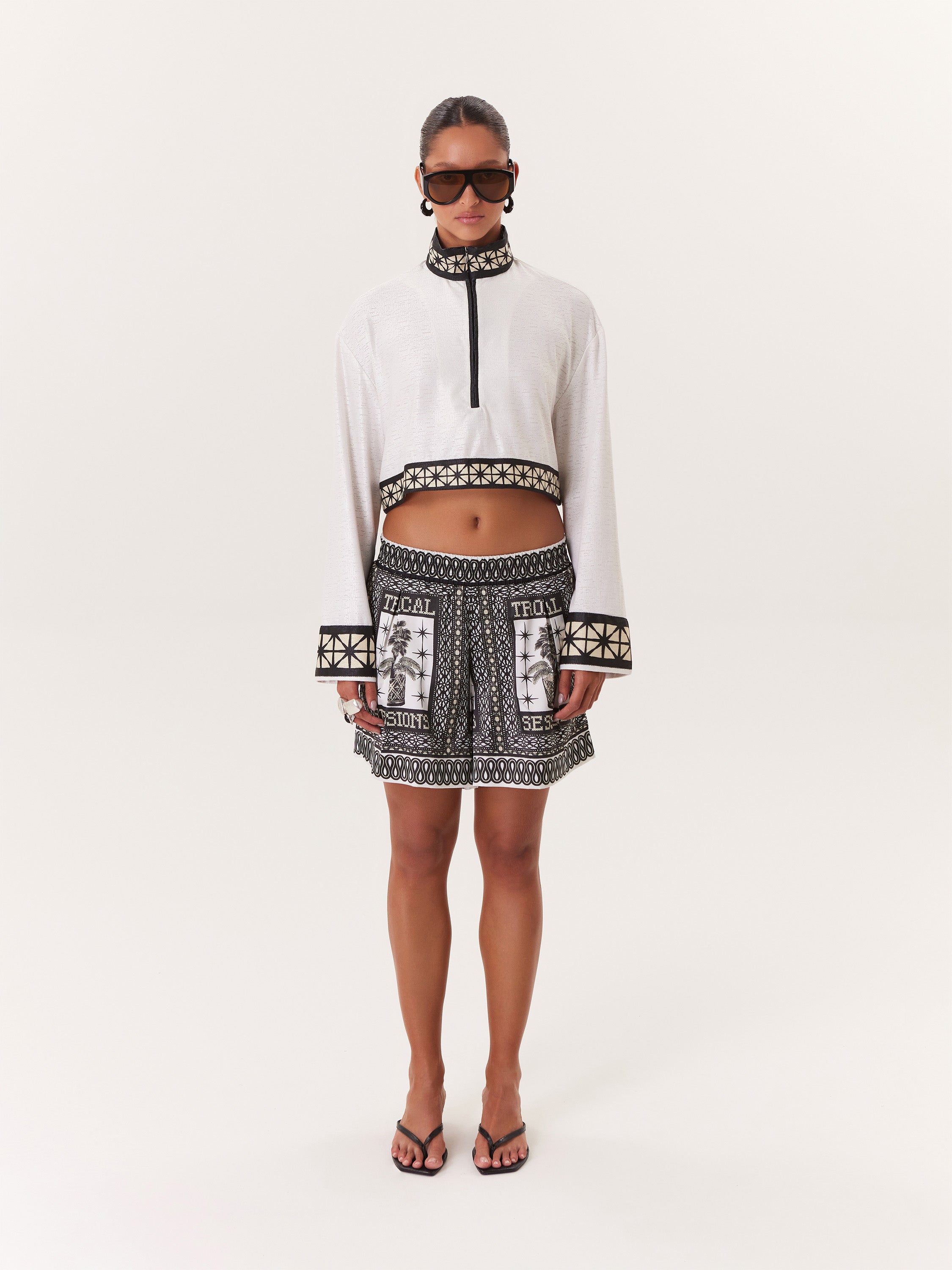 Short Elástico Tropical - Negro